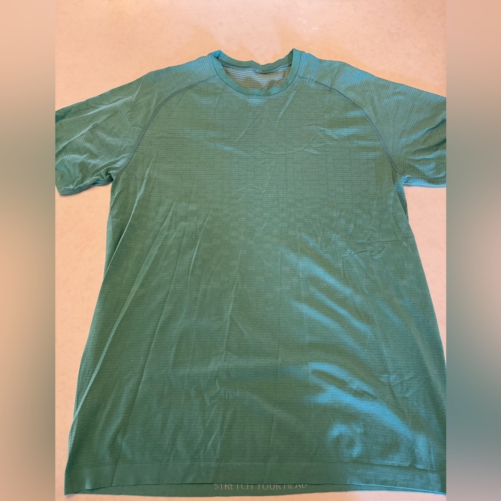 Lululemon Metal Vent Shirt Sleeve Shirt